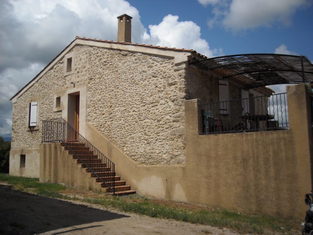 Locations de vacances avec piscine dans le Luberon - Gîtes Les Moulières, La Grange, à Pierrerue, proche de Forcalquier